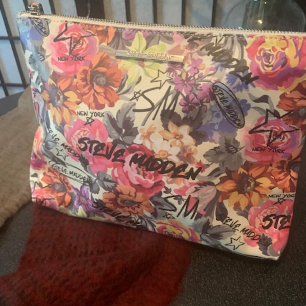 NWT- Scarf/Clutch-Steve Madden!
